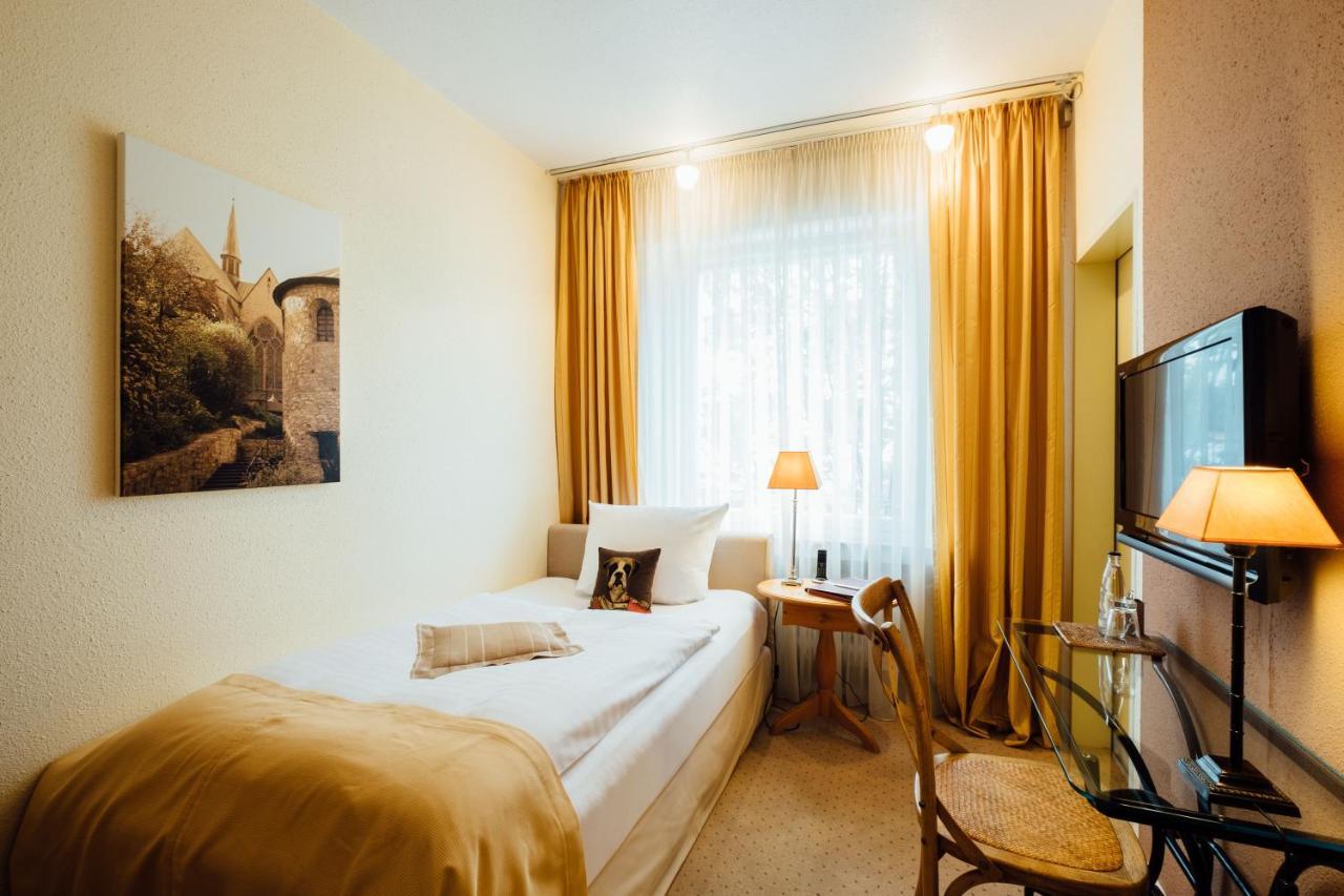 Hotel Zur Muehle Падерборн Екстериор снимка